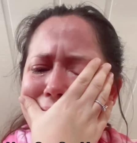 Jenelle Evans Cries and Cries
