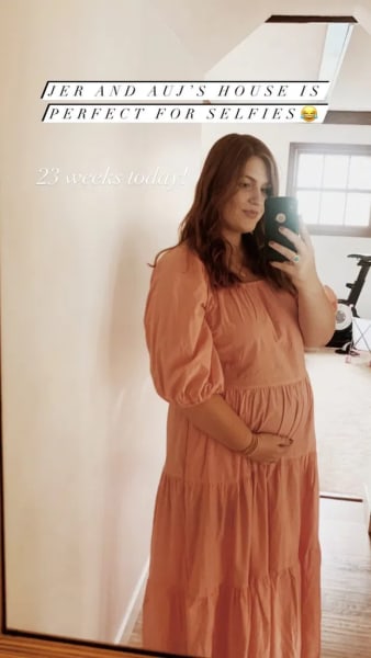 Isabel Roloff IG baby bump at 23 weeks