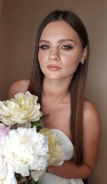 Julia Trubkina with Flowers