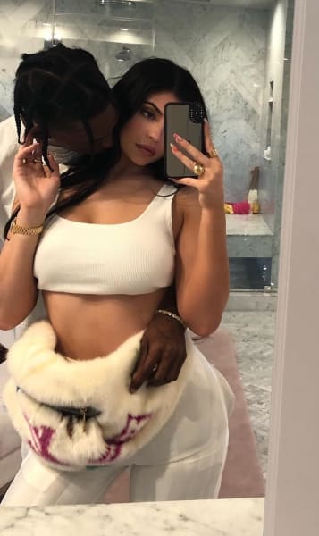 Kylie Jenner Canoodles With Travis Scott, Mirror Selfie