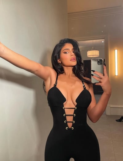 Kylie takes a formal selfie photo