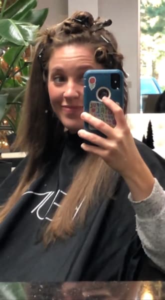 Jill Duggar mirror selfie mid-hair dying (December 2021)