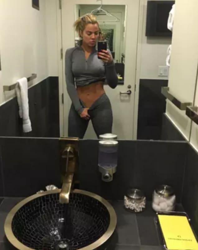 Sexy gym selfies