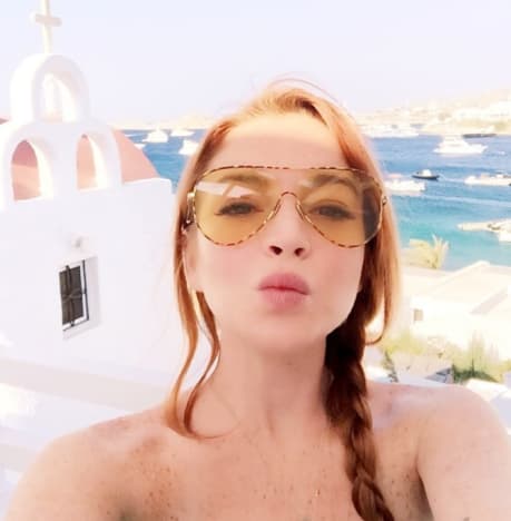 Lindsay Lohan Blows a Kiss - Selfie