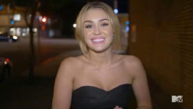 Miley Cyrus Nipple Slip And Sexy Moment - NuCelebs.com