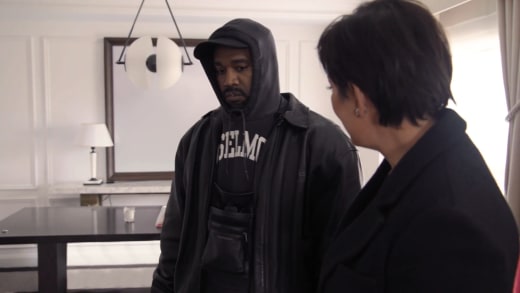 Kanye West is very awkward next to Kris Jenner