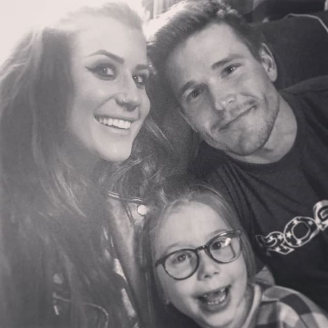 Chelsea houska poses with fiance cole deboer and daughter aubree