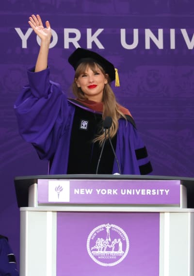 Taylor Swift on graduation day