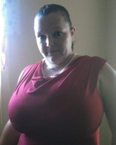 Karen Davis, Large-Breasted Woman Who Flashed Google 