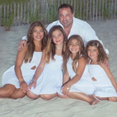 Joe Giudice With Daughters